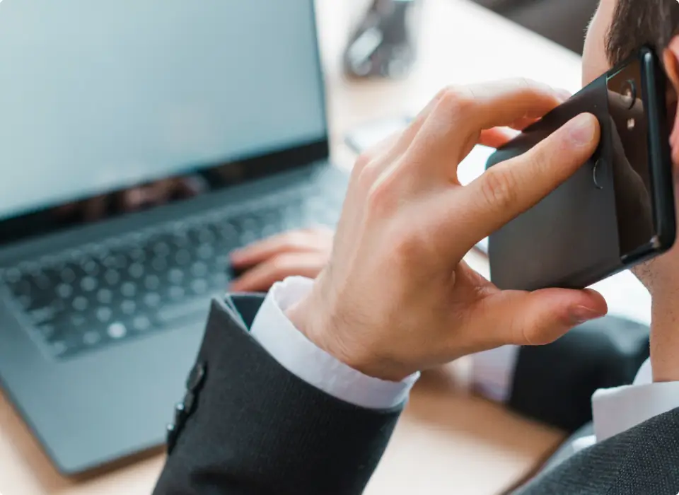 agence marketing digital depuis un bureau professionnel à Épinal