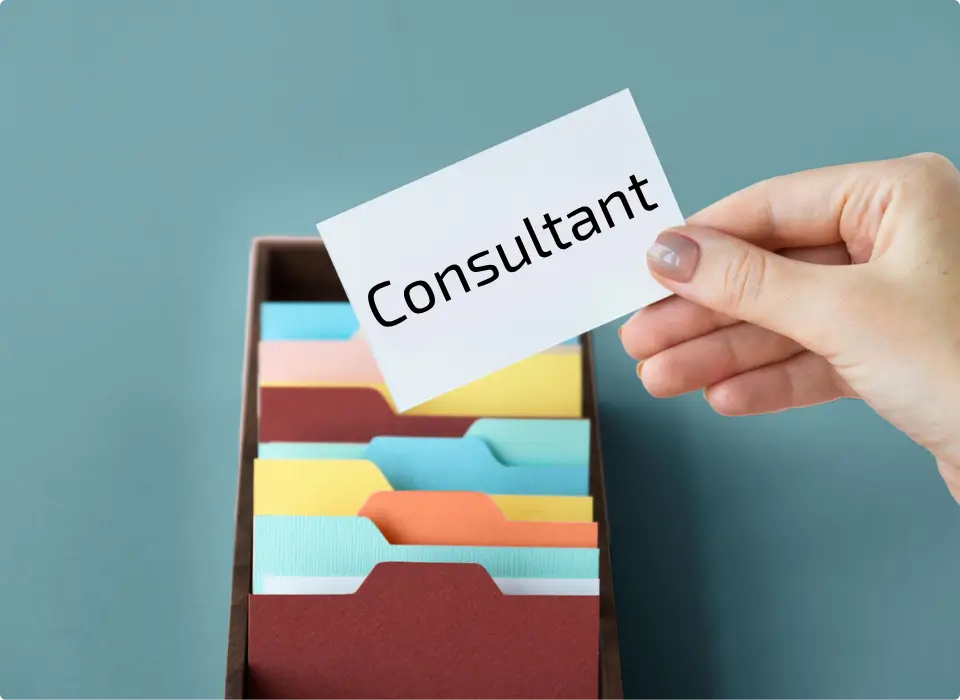 consultant-marketing-vosges Carte de visite avec le mot Consultant, illustrant les services de consultant marketing digital dans les Vosges pour TPE, PME et associations.